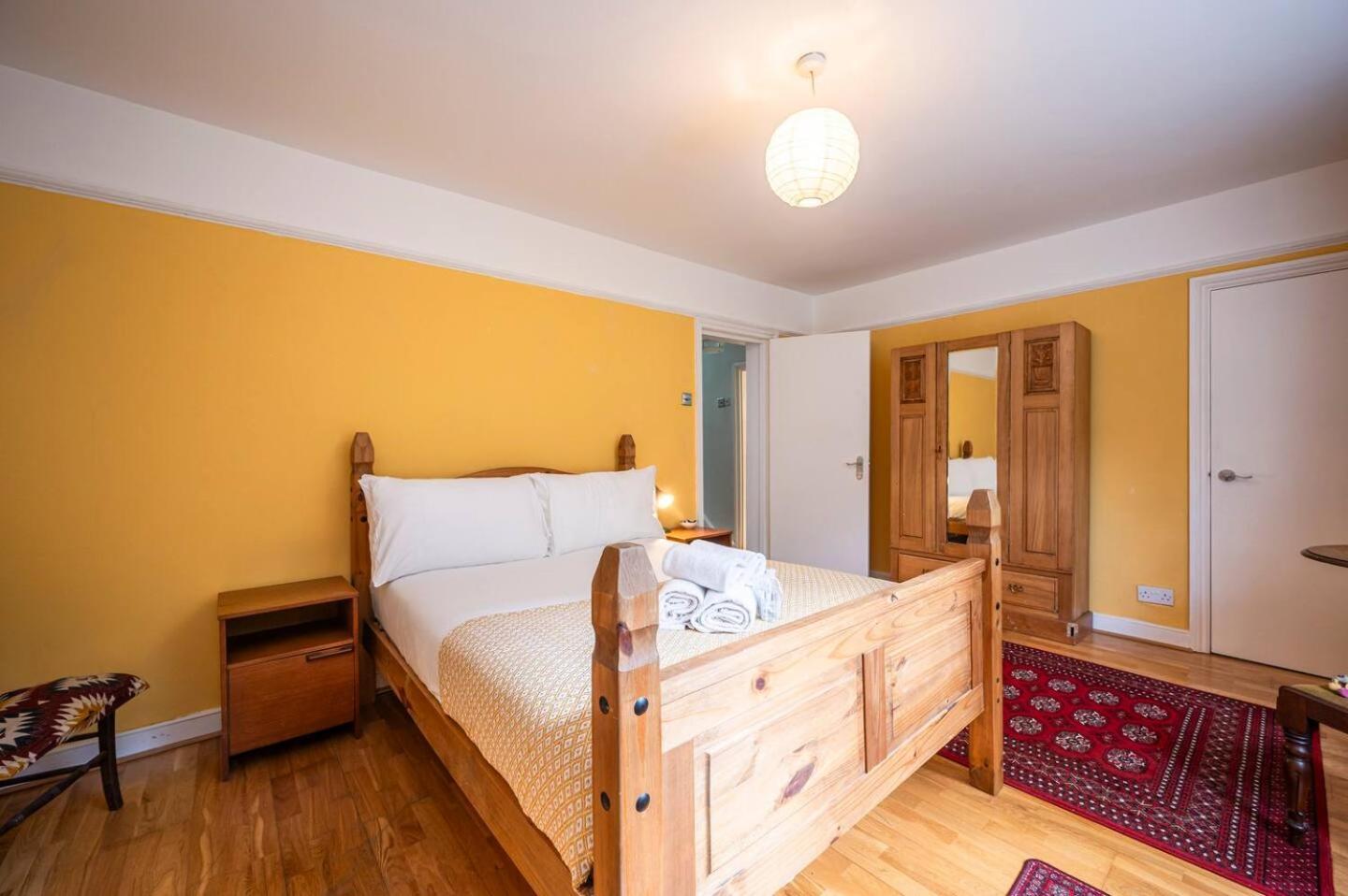Spacious 20min To Bridge Pass The Keys Londra