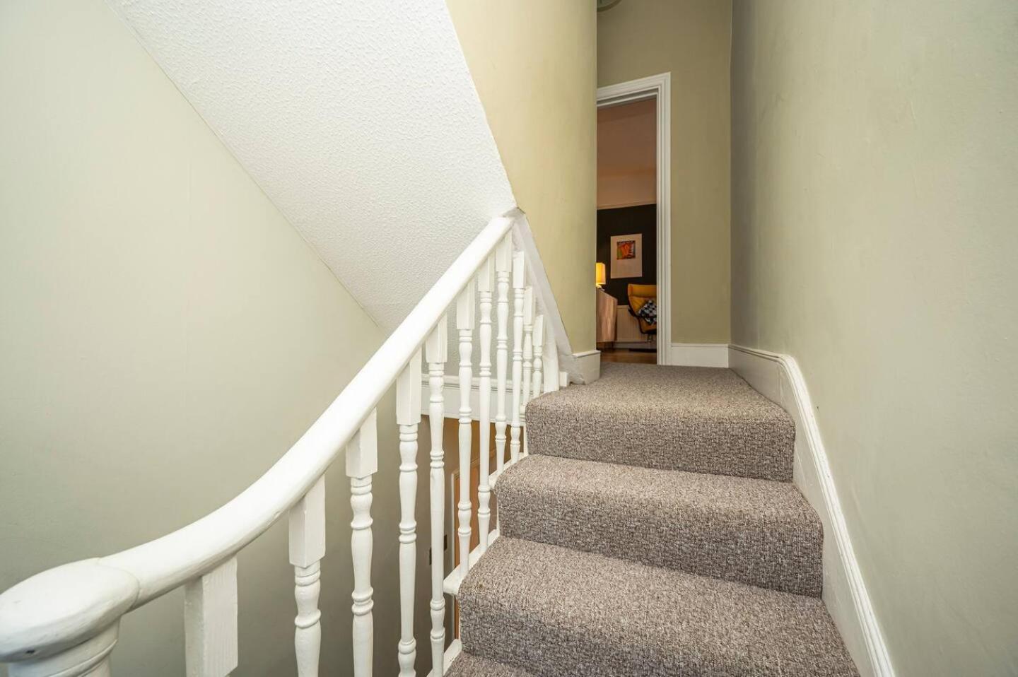 Spacious 20min To Bridge Pass The Keys Londra