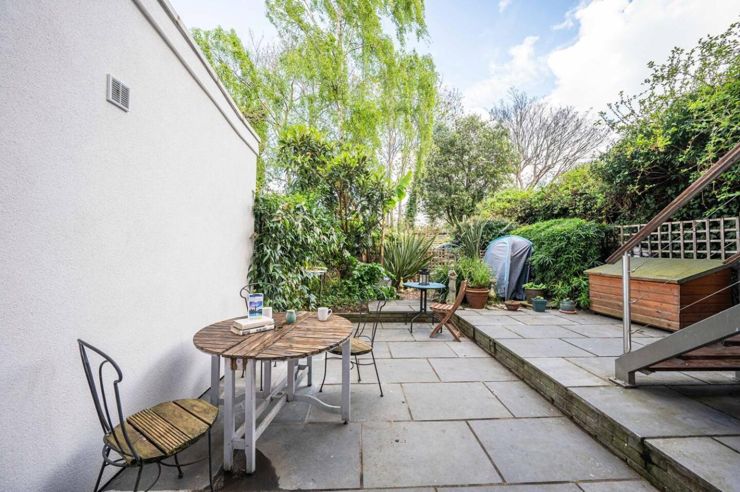 Appartamento Spacious 20min To Bridge Pass The Keys Londra