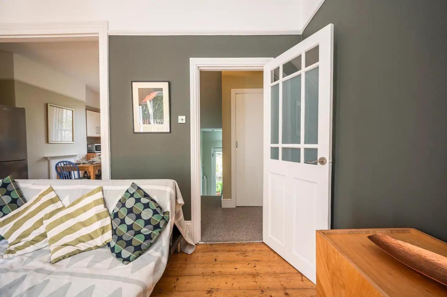 Appartamento Spacious 20min To Bridge Pass The Keys Londra